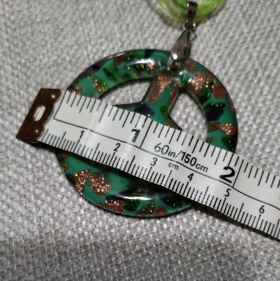 NIB Glittered Glass Peace Sign Pendant Green/Gold - Picture 5 of 10